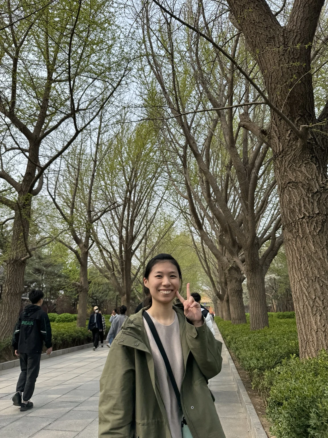 左拉 Zora 的本人照片